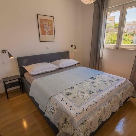 Apartman S Bazenom U Centru Appartement Makarska Buitenkant foto