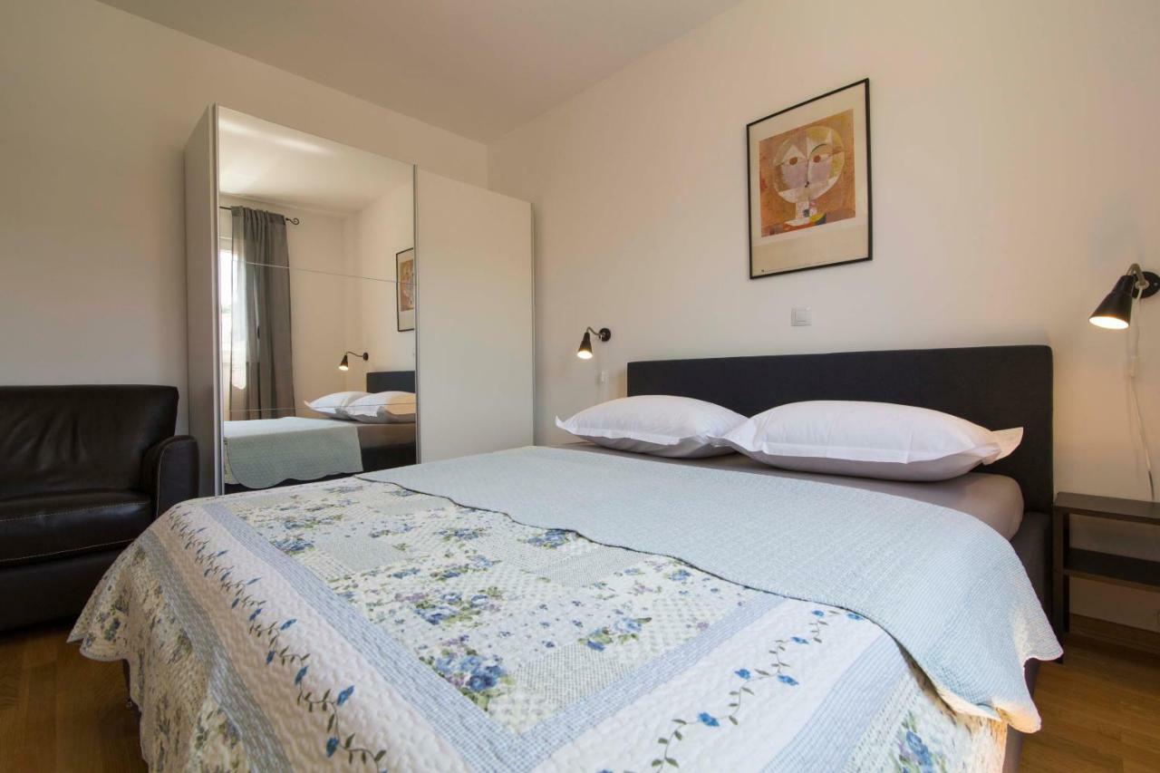 Apartman S Bazenom U Centru Appartement Makarska Buitenkant foto