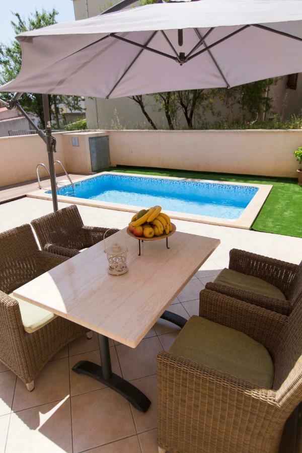 Apartman S Bazenom U Centru Appartement Makarska Buitenkant foto